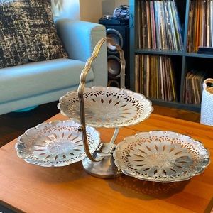 Vintage folding clamshell dessert stand